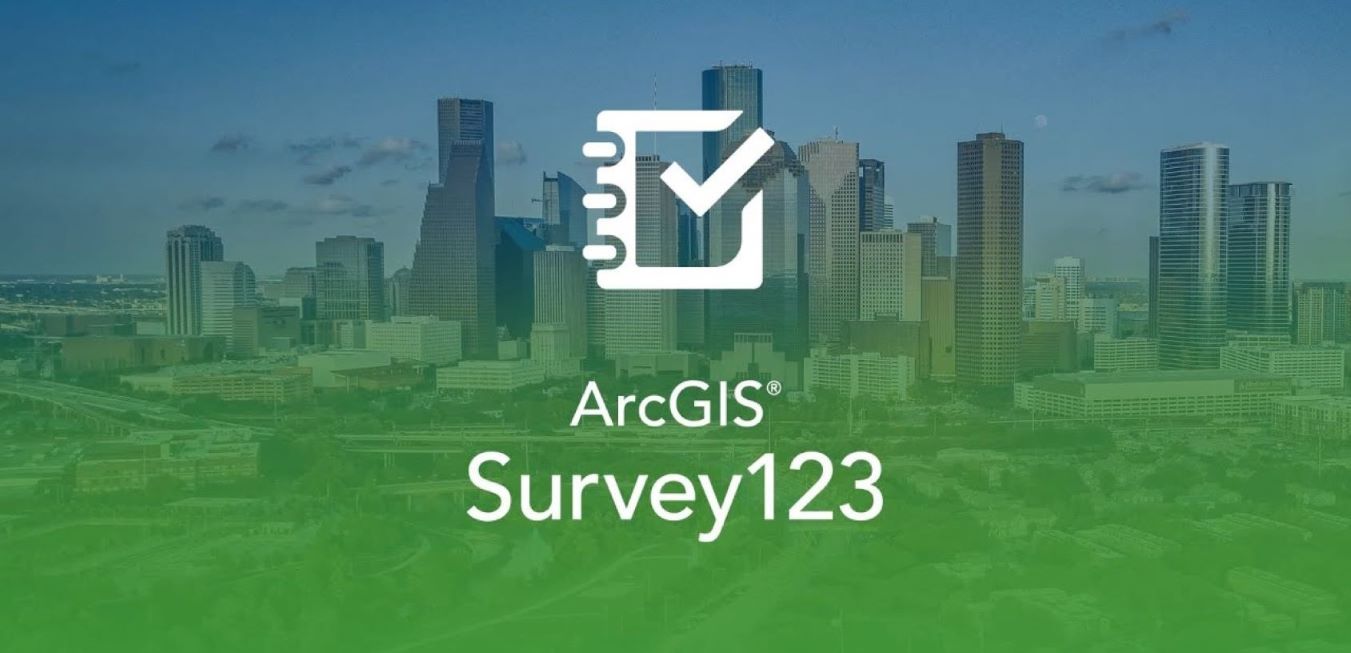 image du logo de l'application ArcGIS Survey123 avec en arrière plan un centre ville avec des buildings